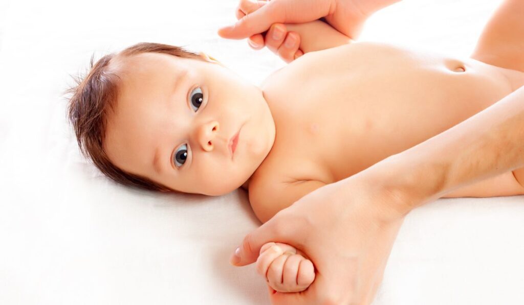 هل يمكن علاج خشخشة بالصدر للأطفال الرضع بالاعشاب